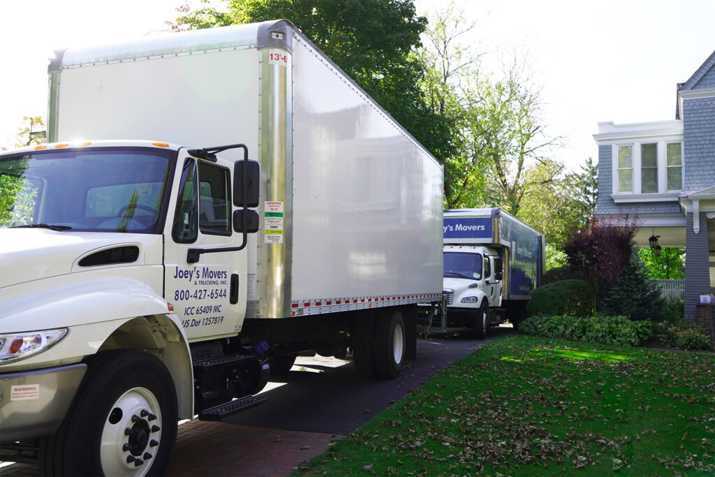 There are situations when DIY moving works, and there are times to hire professional movers.