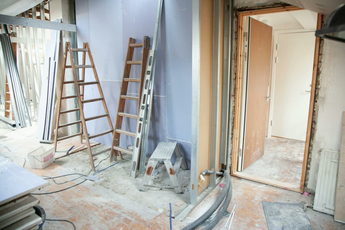 Temporary Housing During Construction: Where to Stay and How to Move Efficiently
